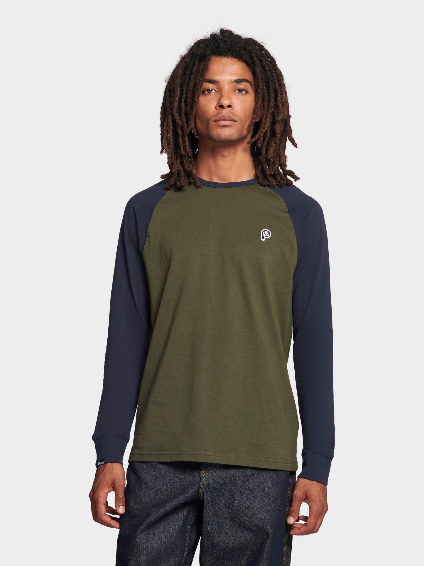 P Bear Chest Badge Raglan Long Sleeve T-Shirt in Forest Night