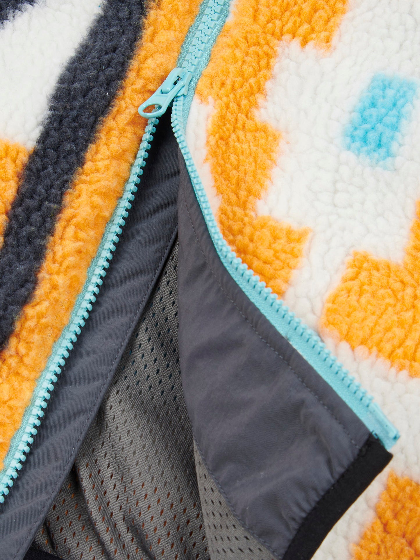 Geo Print Polar Fleece Mattawa in Apricot