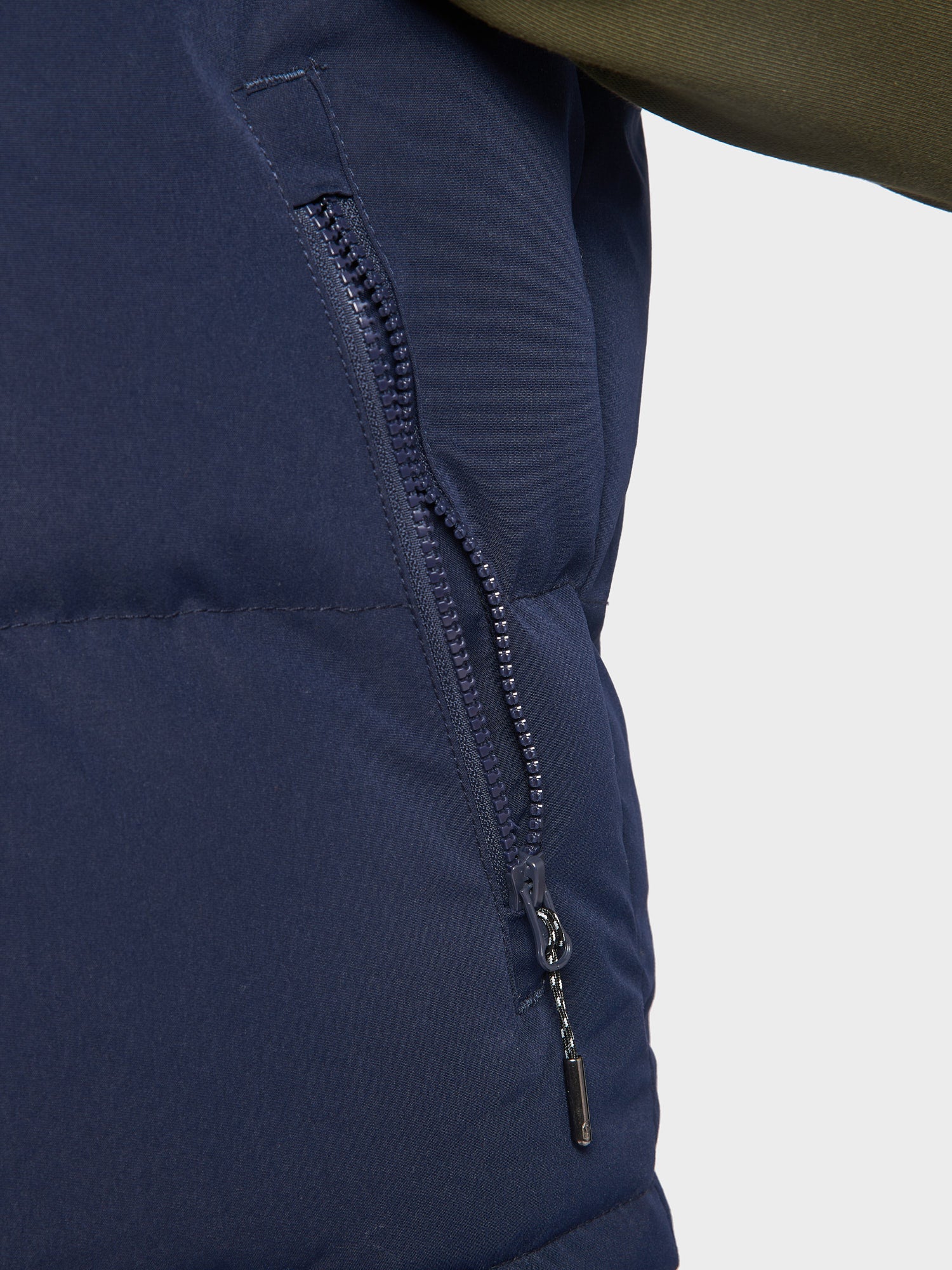 P Bear Cut + Sew Funnel Neck Puffer Vest in Navy Blue