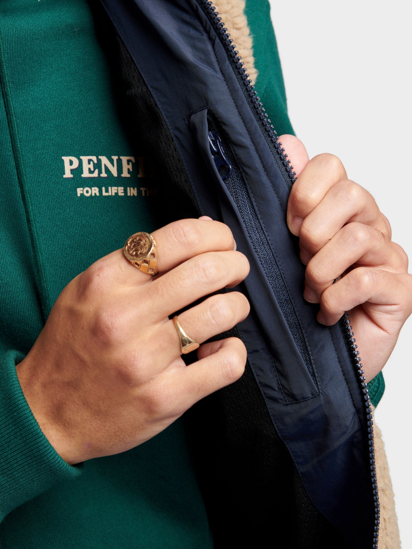 Penfield Mens Mattawa Vest in Chinchilla