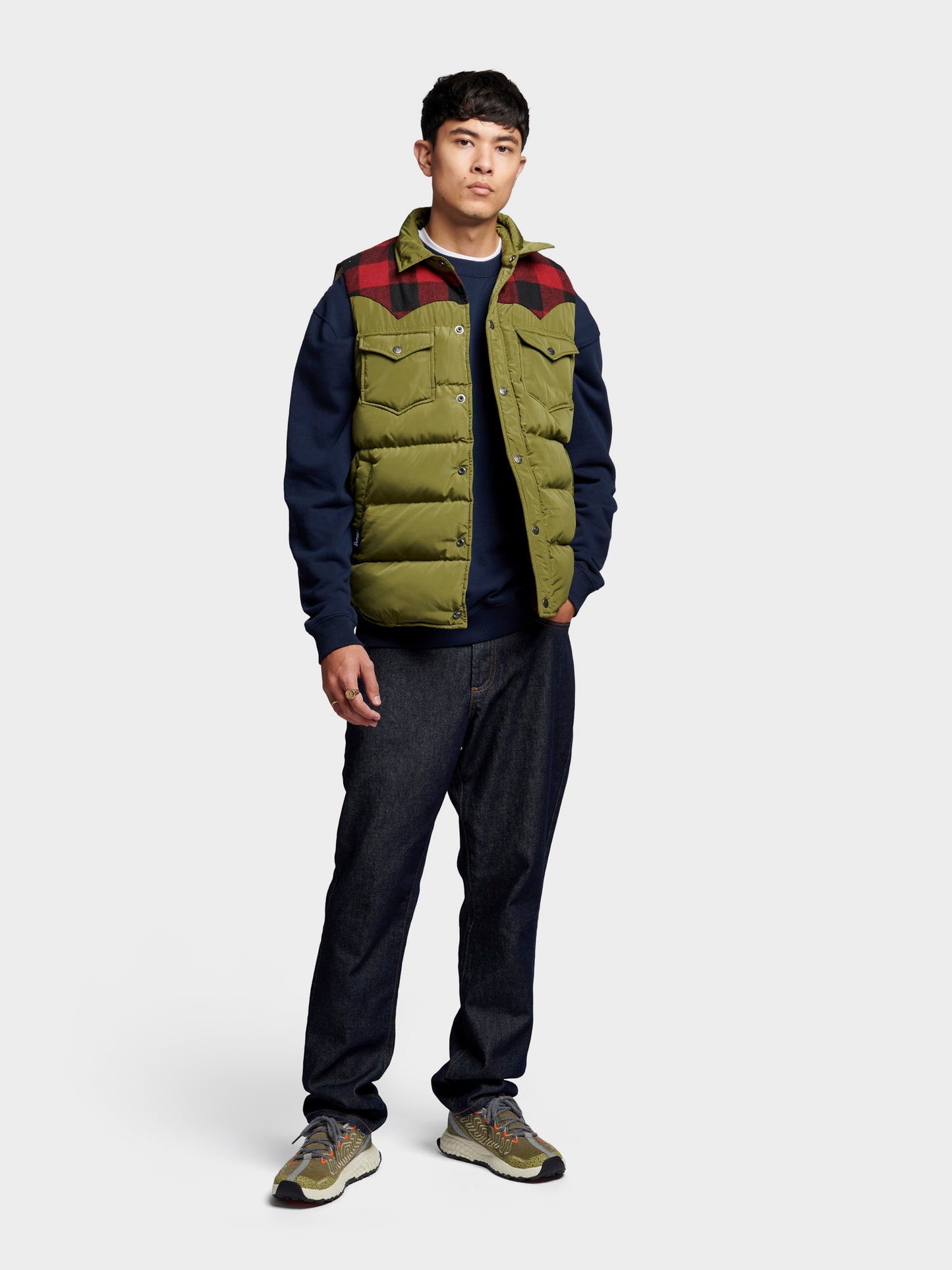 Penfield Mens Rockford Vest in Capulet Olive