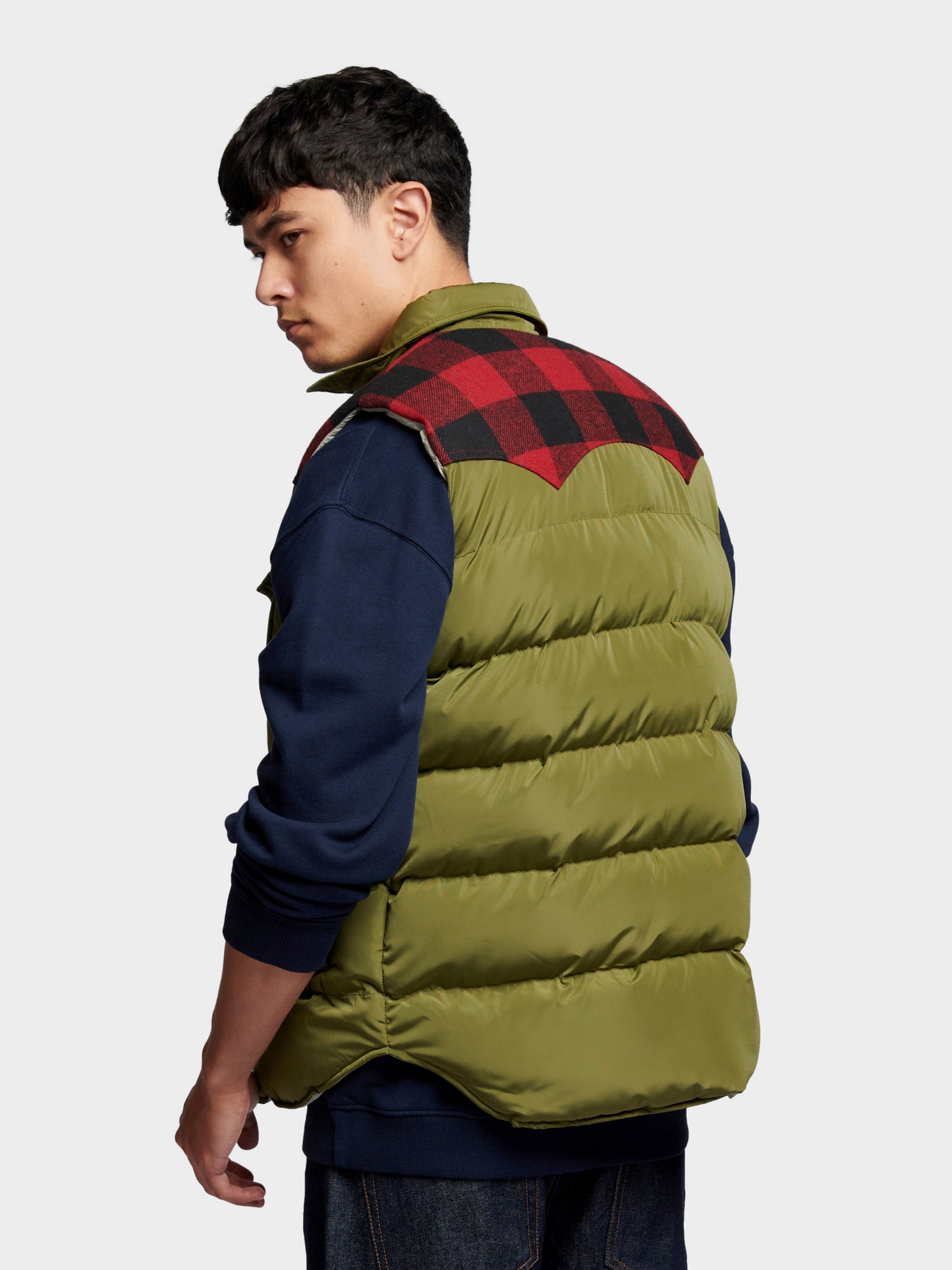 Penfield Mens Rockford Vest in Capulet Olive
