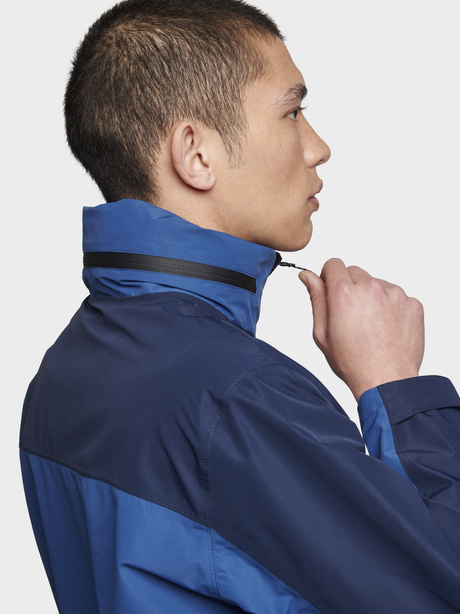 Lightweight Water Resistant Jacket in Navy Blue
