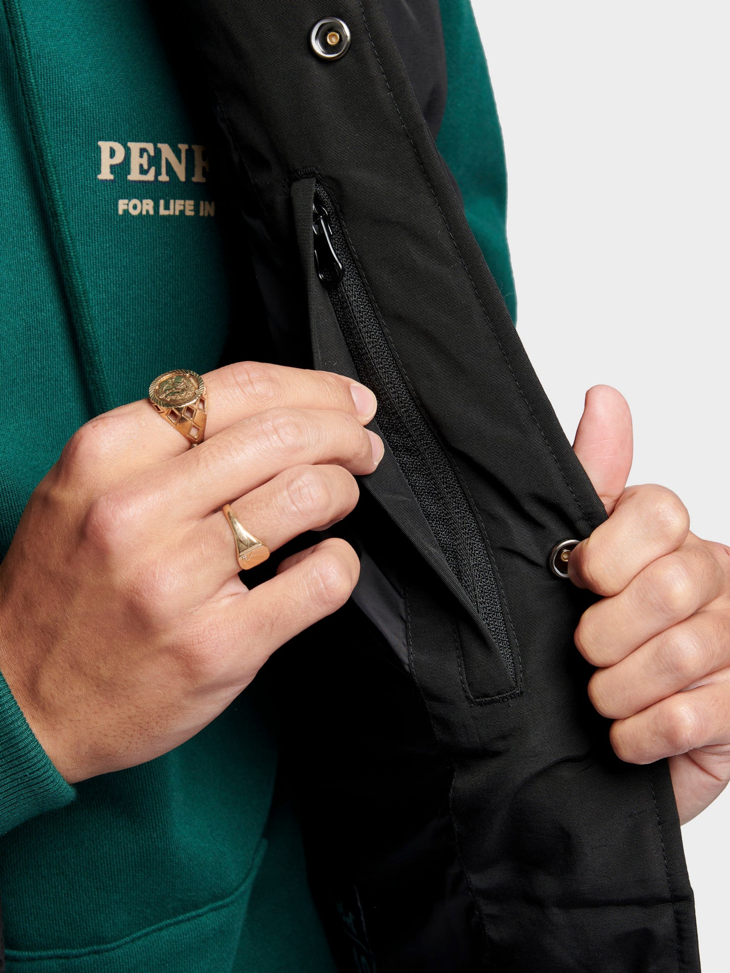 Penfield Mens Outback Vest in Black